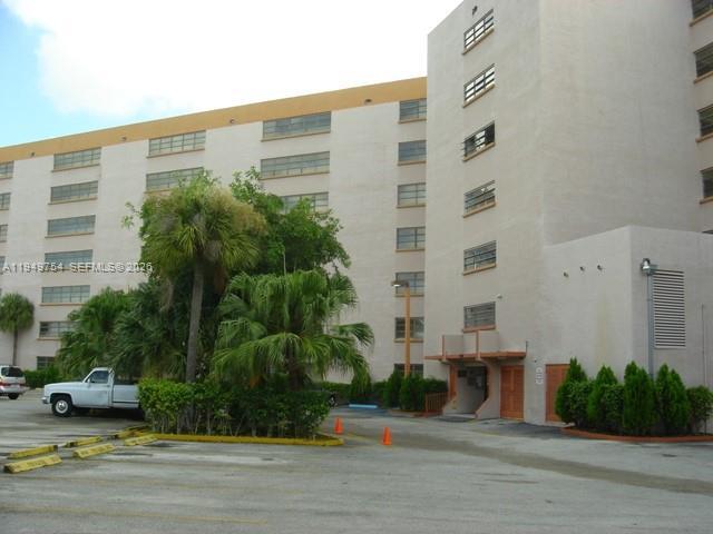 Building Photo - 9688 Fontainebleau Blvd