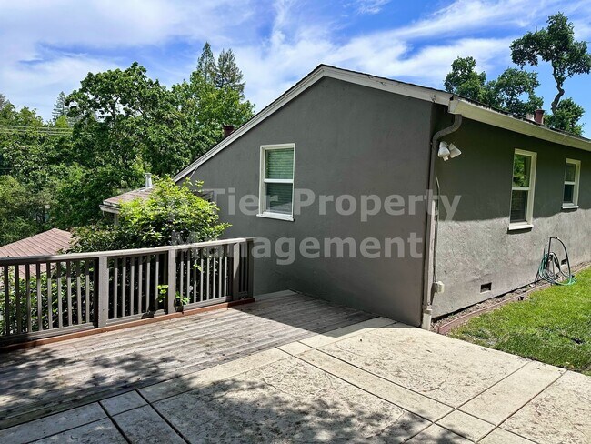 Building Photo - Very Charming, updated 2 Bd/1 Ba, 1178 sf Single-Family House in Lafayette available for Lease!