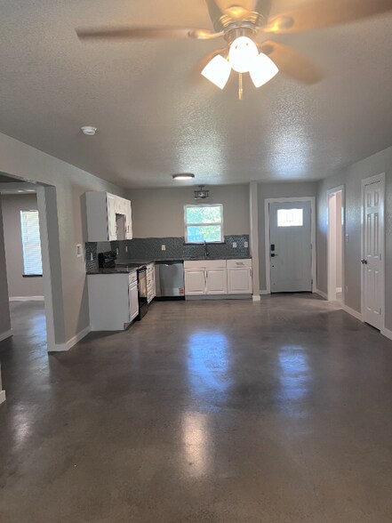 Building Photo - 404 Scott St