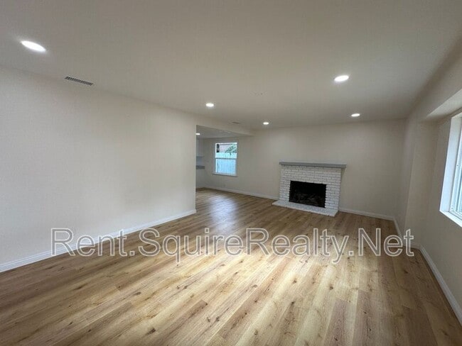 Building Photo - 747 E Benbow St