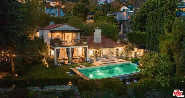 Building Photo - 1514 Sunset Plaza Dr