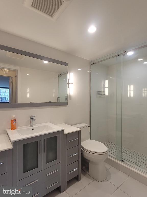 Building Photo - 241 S 6th St