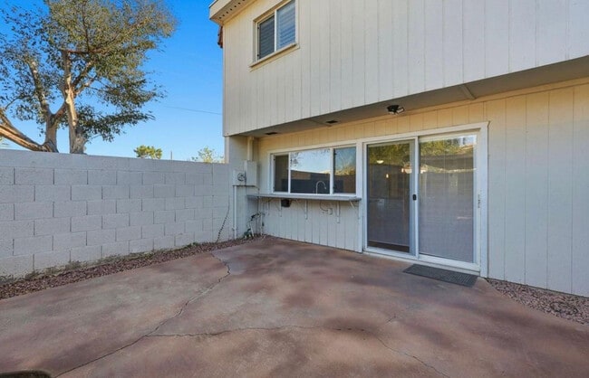 Building Photo - 4026 N Granite Reef Rd