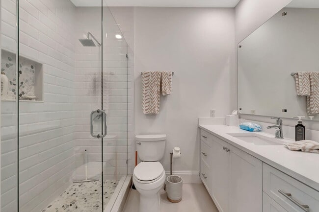 Building Photo - 5747 Paddington Way