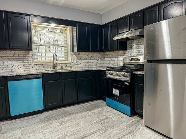 Building Photo - 280 Jelliff Ave