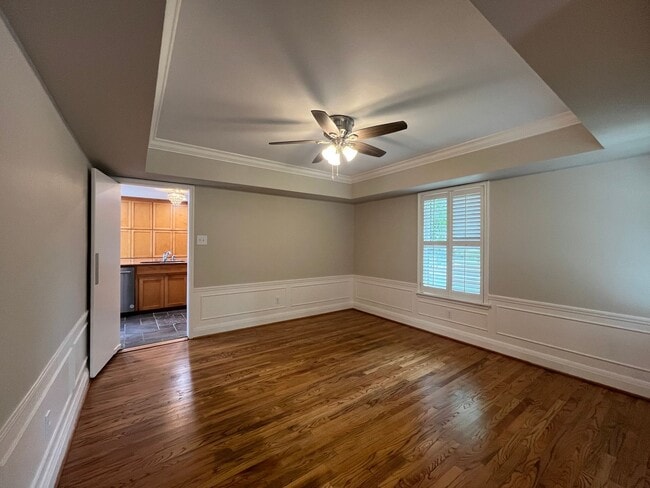 Building Photo - UPDATED HOME IN LAMAR PARK!!