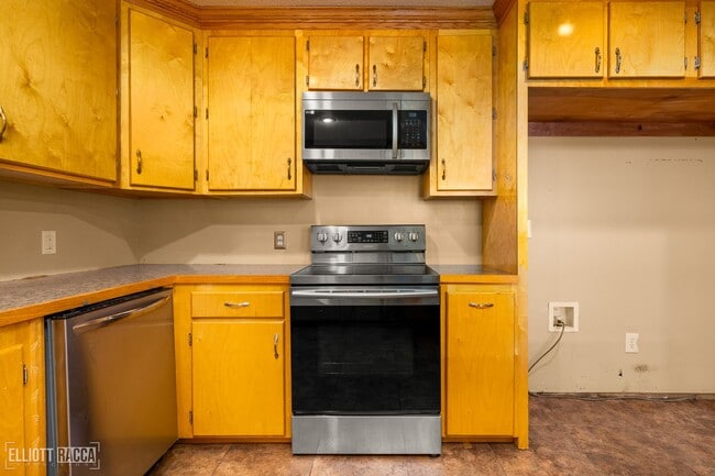 Building Photo - 2020 Clover Ln