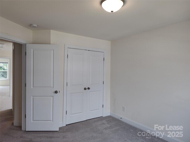 Building Photo - 2153 Bexar Trl
