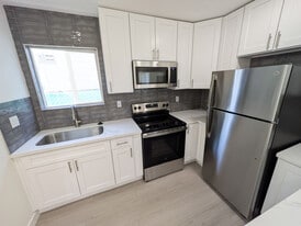 Building Photo - 414 E Puente St