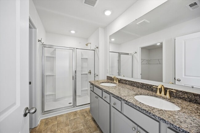 Building Photo - 702 Saulsbury Ln