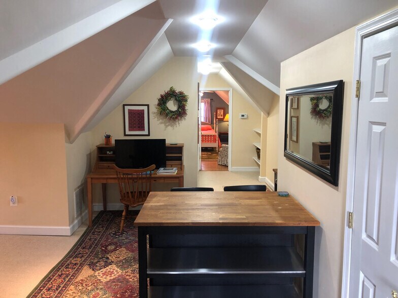 Building Photo - 5804 Searl Ter