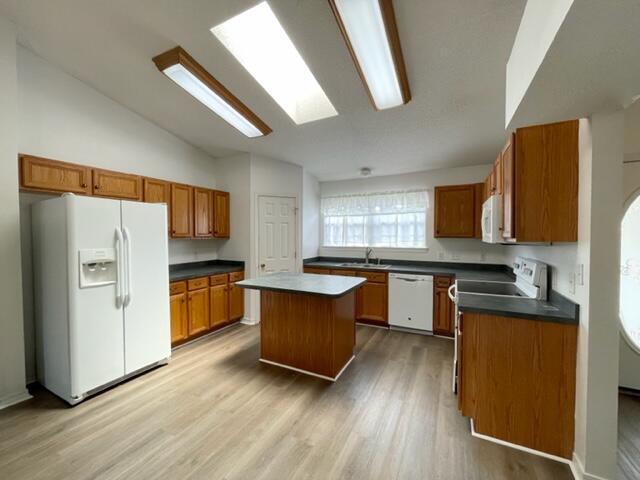 Building Photo - 1221 Northview Dr