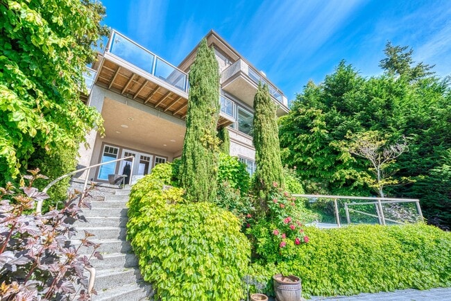Building Photo - Mercer Island Waterfront Home
