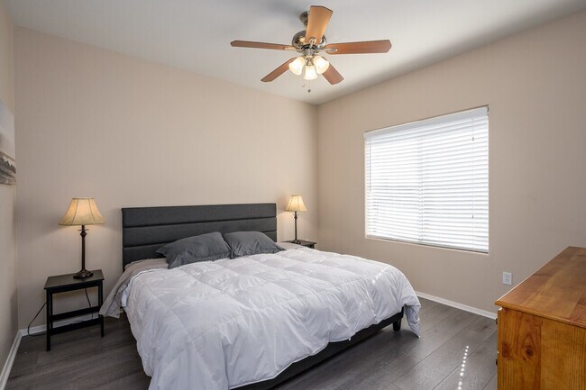 Building Photo - 5335 E Shea Blvd