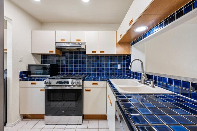 Building Photo - 4306 Bonnell Vista Cove