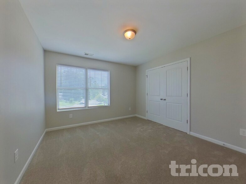 Building Photo - 333 Daffodil Drive