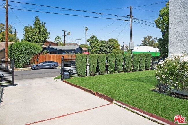 Building Photo - 5646 Aldama St