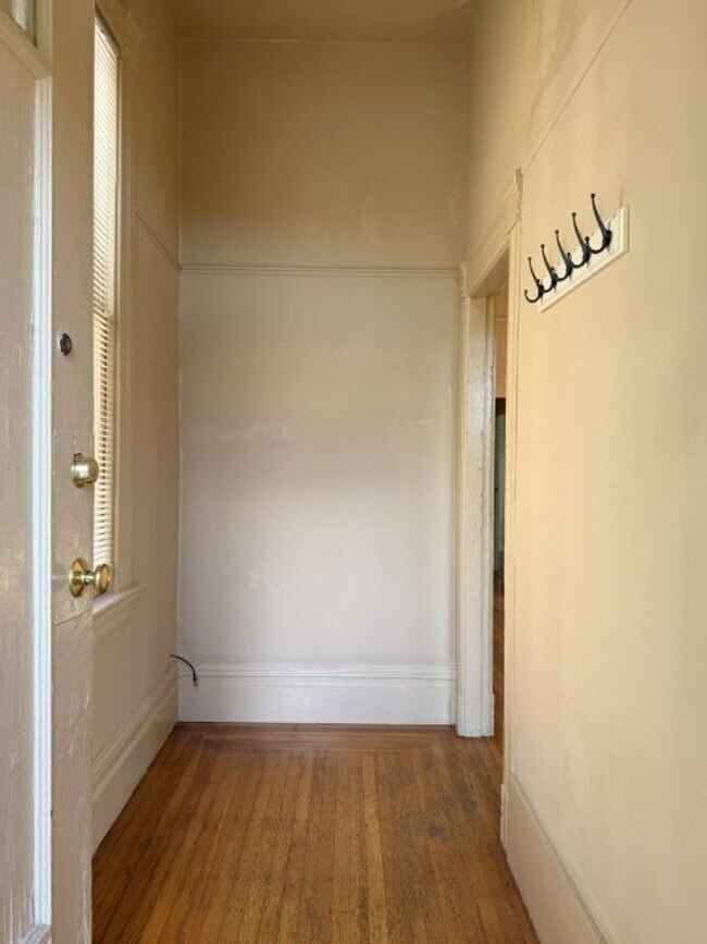 Building Photo - T2141