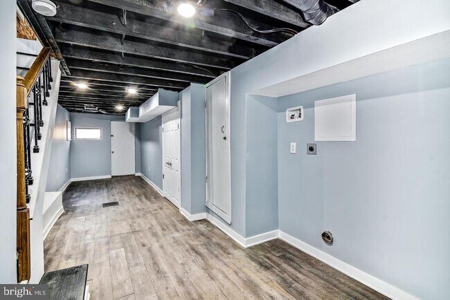 Building Photo - 2420 S Lee St