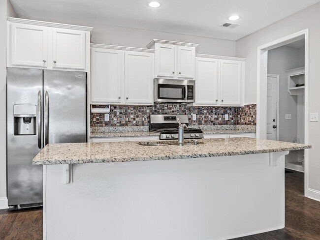 Building Photo - **MOVE IN SPECIAL! 50% off first month's rent!!** Spacious 4BR Townhouse with 2-Car Garage Near D...