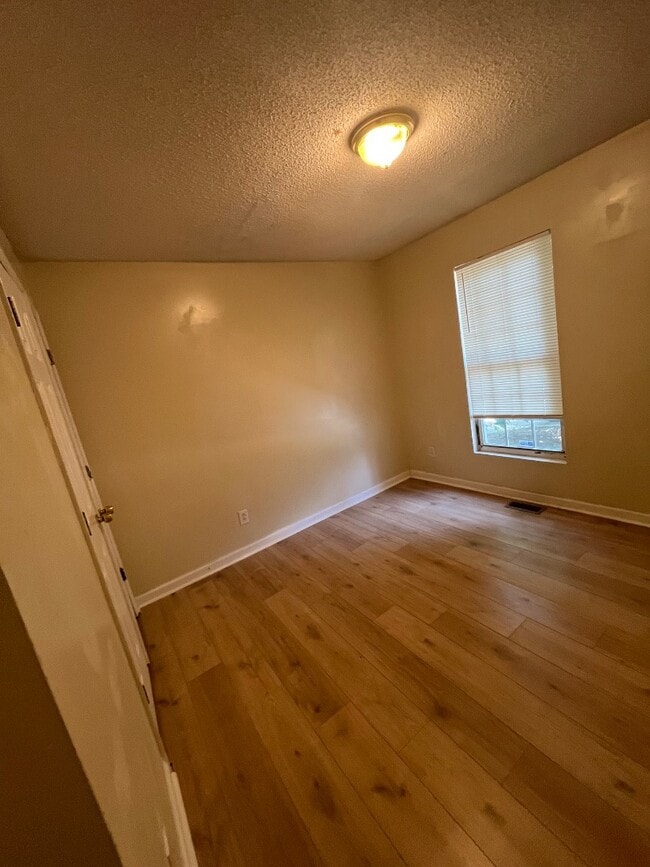 Building Photo - 6718 Rockwell Blvd W