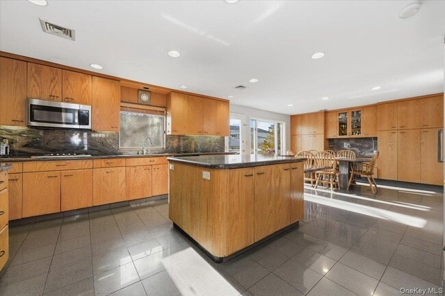 Building Photo - 1495 Bay Blvd