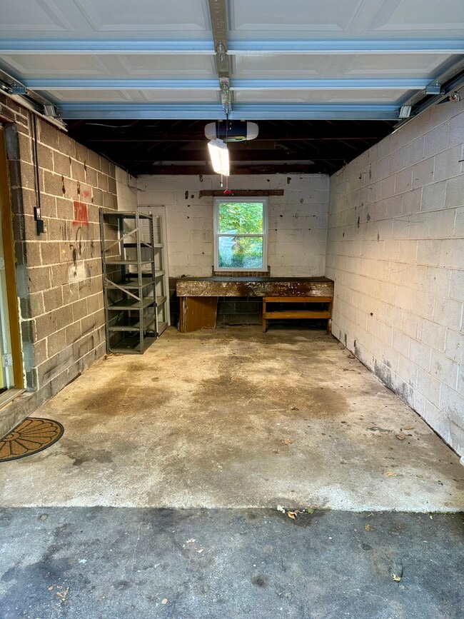 Building Photo - 10275 Kennerly Rd
