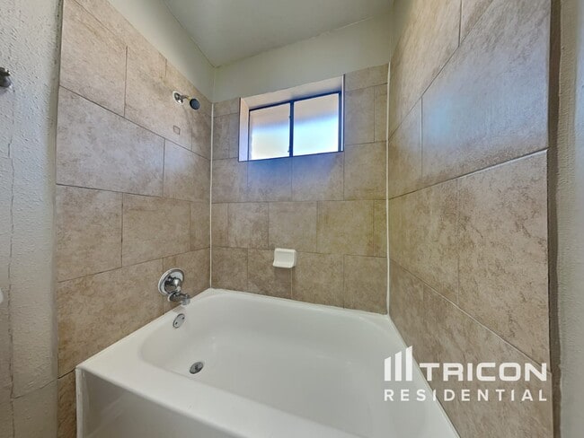 Building Photo - 5515 Fallengate Dr