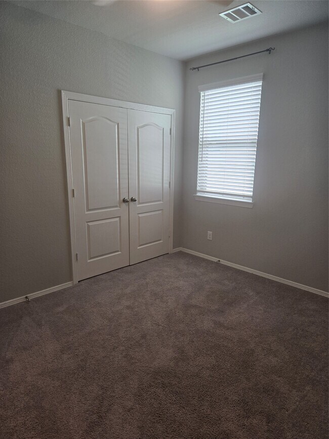 Building Photo - 40204 S Hill Pass