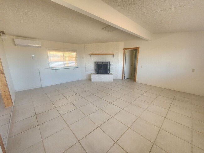 Building Photo - Beautiful 3 bedroom 2 Bath home in Indian Cove with a POOL!