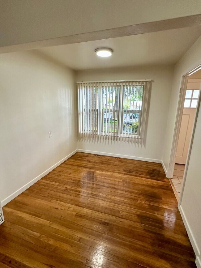 Building Photo - 1/2 Off 2nd Month's Rent