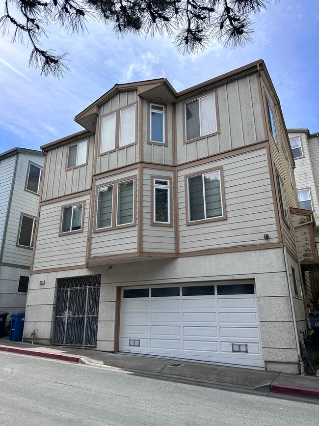 Building Photo - $5,500/month – Spacious Daly City Home for Rent
