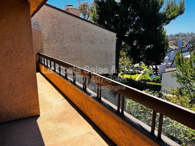 Building Photo - 2204 Plaza De Las Flores Plz