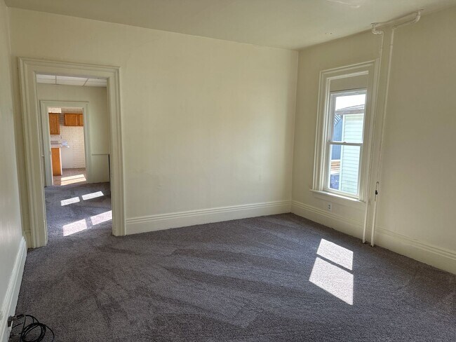 Building Photo - 16 N Washington St