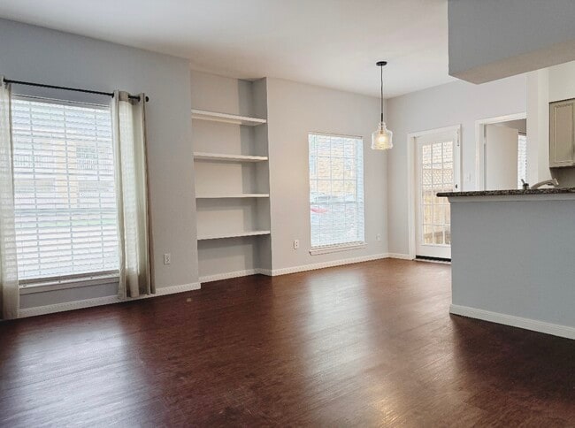 Building Photo - 2626 Holly Hall St