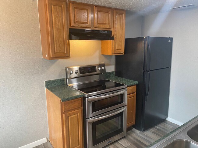 Building Photo - 1-Bedroom Apartment Near St. Mary