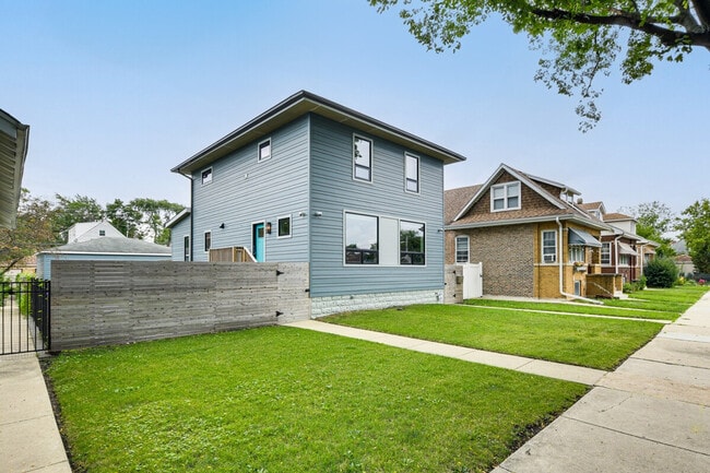 Building Photo - 4727 N Kiona Ave
