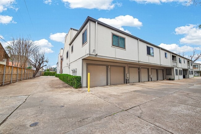 Building Photo - 1114 Augusta Dr