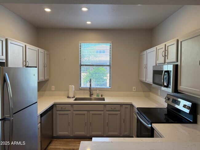Building Photo - 20100 N 78th Pl