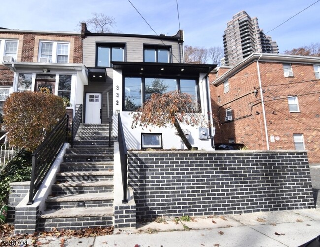 Primary Photo - 332 Undercliff Ave