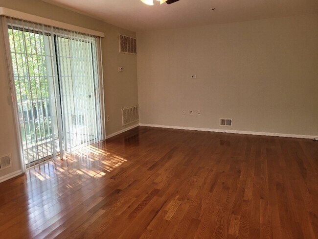 Building Photo - 187 Potomac Dr