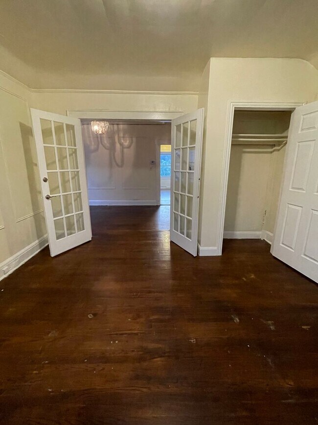 Building Photo - 19-21 Poe Avenue