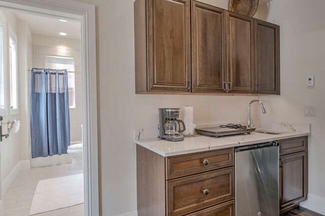 Building Photo - Winter Rental