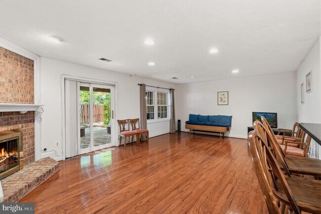 Building Photo - 6313 Manchester Way