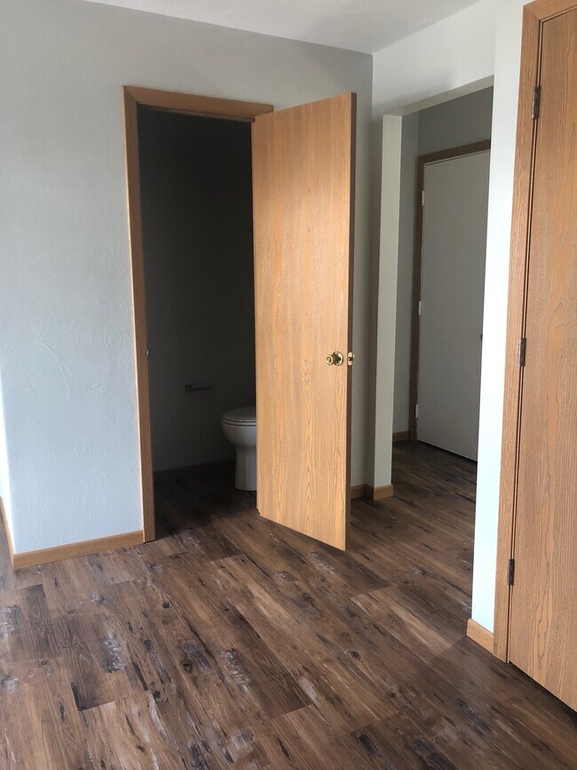 1/2 Bath - 209 Ritchie Ave