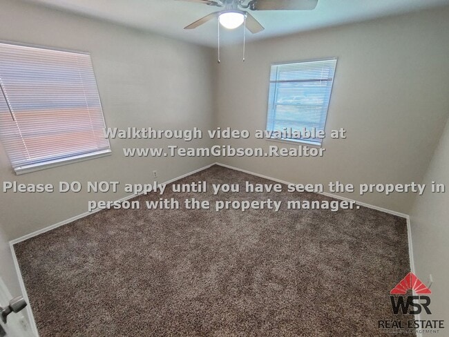 Building Photo - 4 Bedroom / 2 Bathroom Home.