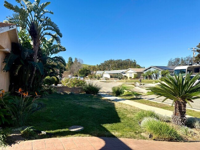 Building Photo - Spacious 4BD 2BA House With Perfect Private Backyard and Solar Panels  in Simi Valley