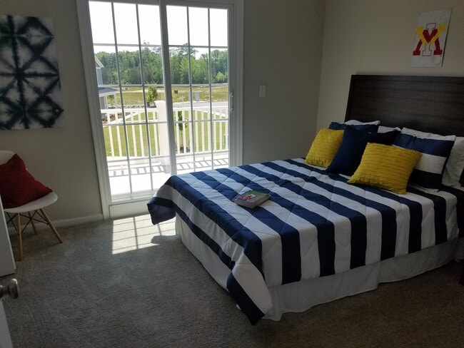 Building Photo - 907 Promenade Ln