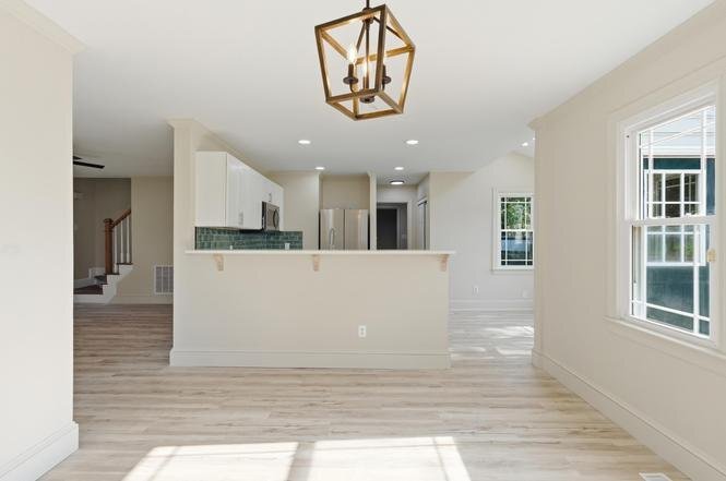Building Photo - 619 Commander Dr