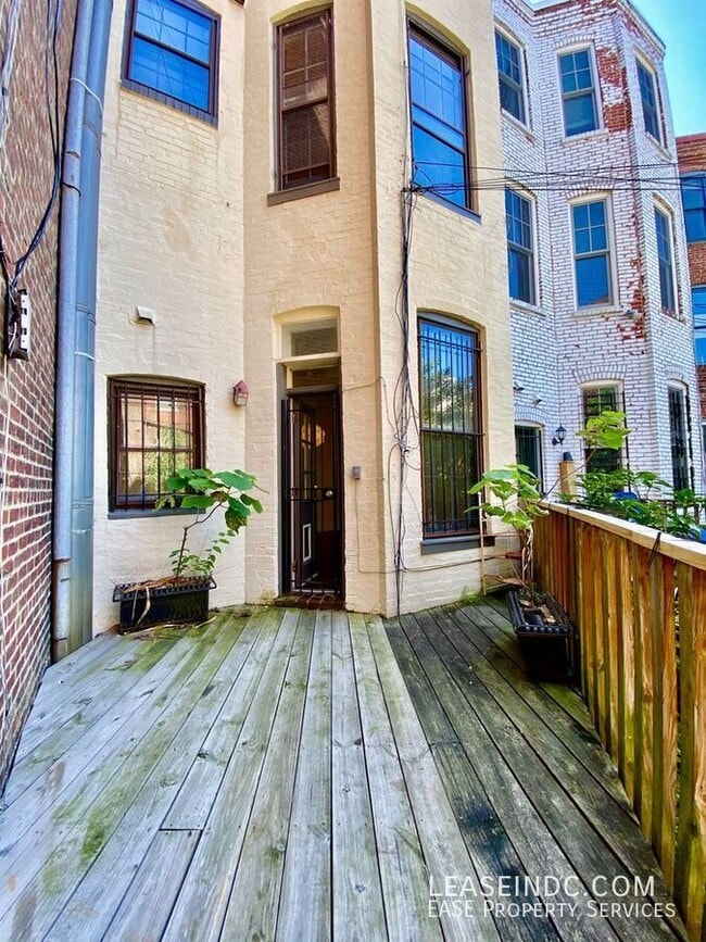 Building Photo - 1501 R St NW